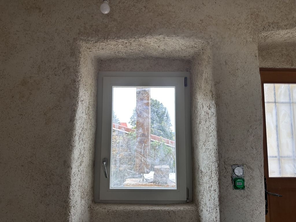Tableau de fenêtre en chaux-chanvre